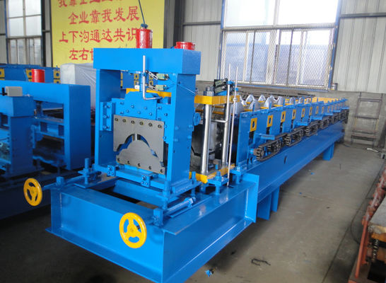 Corte hidráulico de Ridge Cap Roll Forming Machine Cr12 do CE