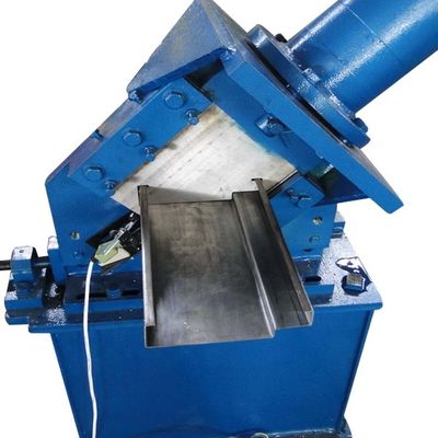 Rolo azul do quadro de porta do metal que forma estações do ISO 12 da máquina